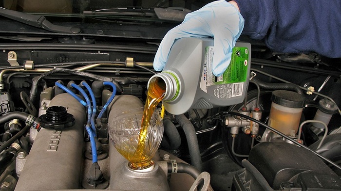 Những nguyên tắc và lưu ý khi thay dầu động cơ xe ô tô
