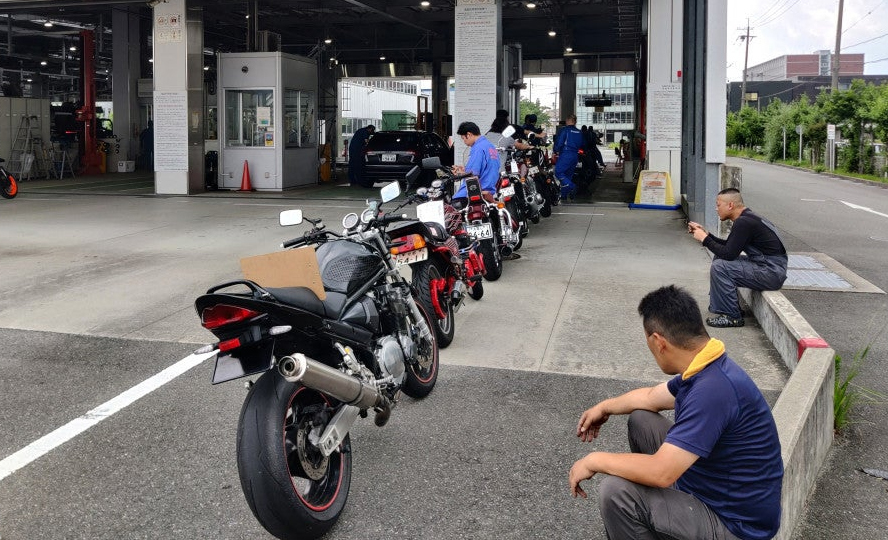 Cách thế giới kiểm định khí thải xe máy