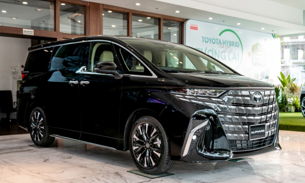 Toyota Việt Nam triệu hồi Alphard vì nắp ca-pô biến dạng