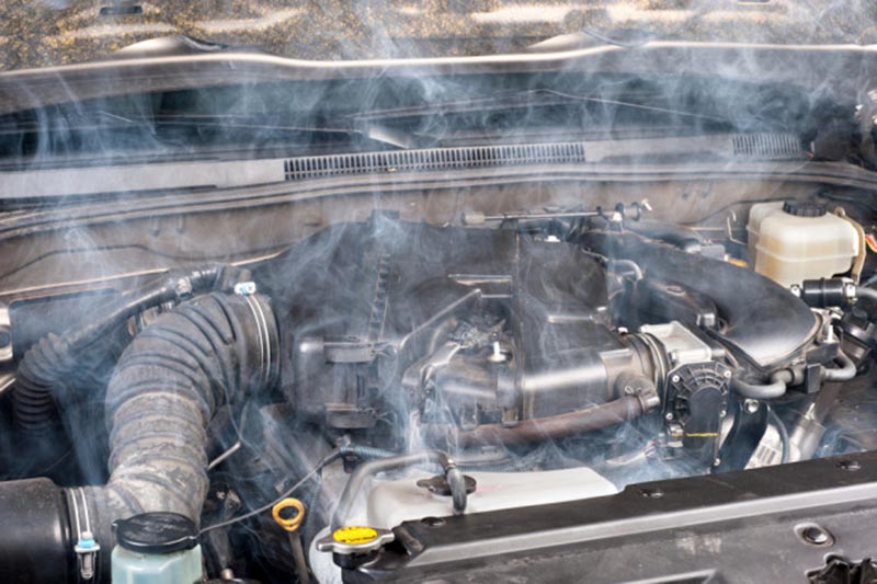 Động cơ xe nhanh nóng và nóng quá mức bình thường là lúc bạn cần phải mang xe đi bảo dưỡng 