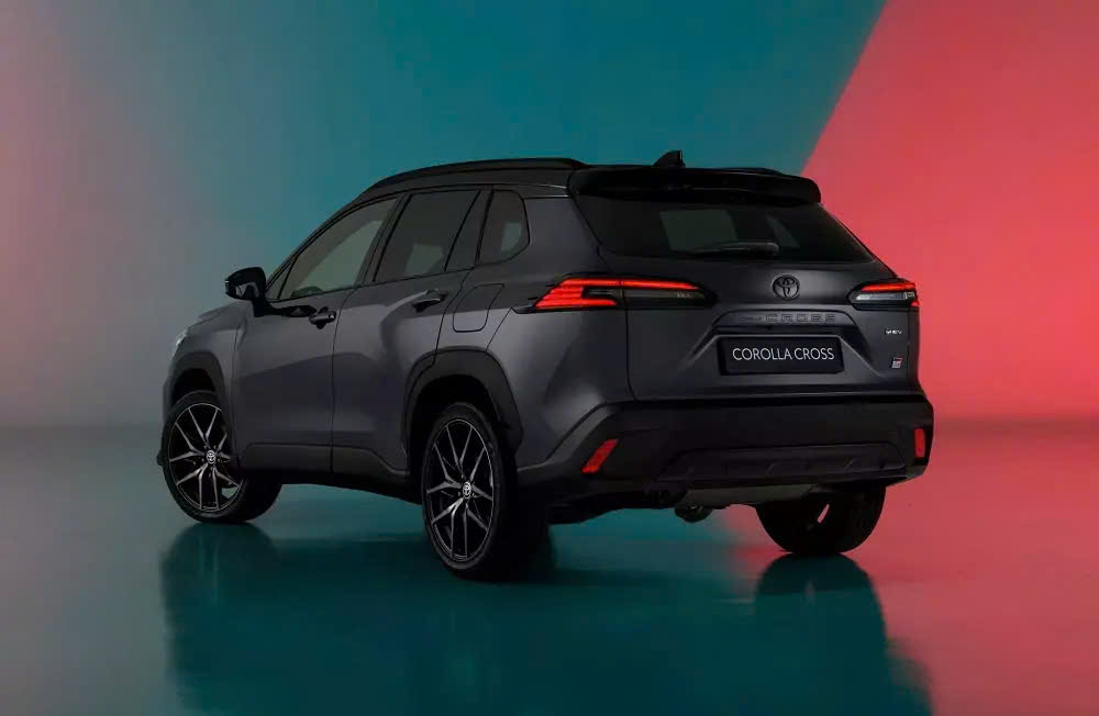 Cum den hau xe Toyota Cross 2026 phien ban GR Sport