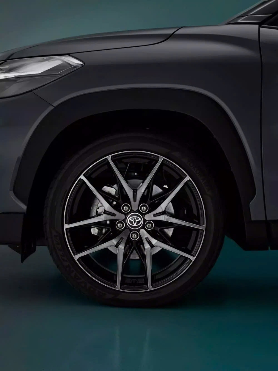 Lazang toyota cross GR Sport khac hoan toan so voi ban thuong