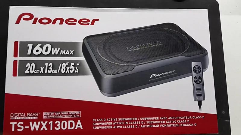 Có điều khiển cầm tay để dễ dàng điều chỉnh bass nhạc