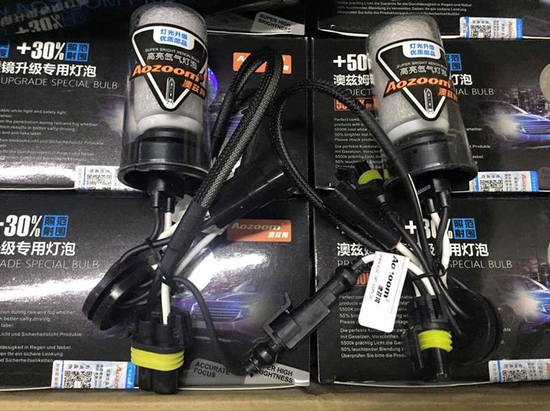 Cường độ ánh sáng lớn hơn 2 đến 3 lần bóng halogen trong khi công suất tiêu thụ lại nhỏ hơn