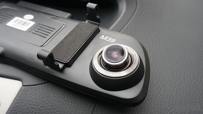 Góc camera rộng, ghi hình cùng lúc cả trước sau, hỗ trợ hồng ngoại ghi hình ban đêm rõ nét