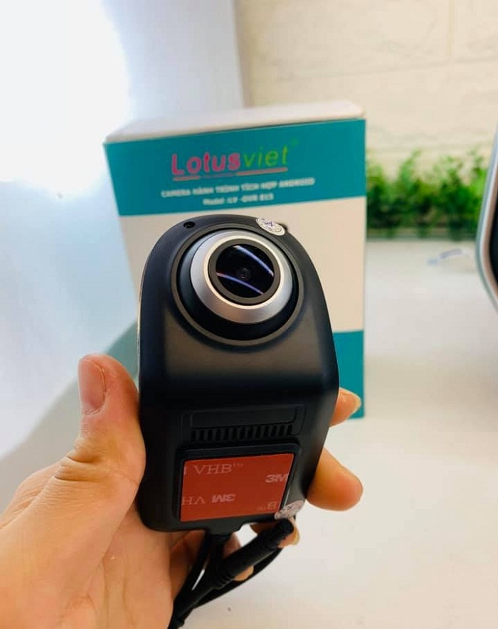 Kết nối GPS hiển thị tốc độ và lưu tốc độ xe chạy, cảnh báo lấn làn đường