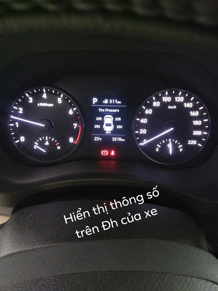 ​ ​Hiển thị thông số trên đồng hồ của xe 